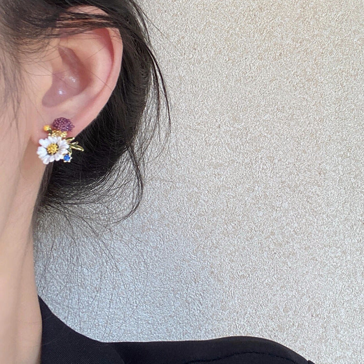 Wholesale Enamel asymmetrical daisy flower earrings