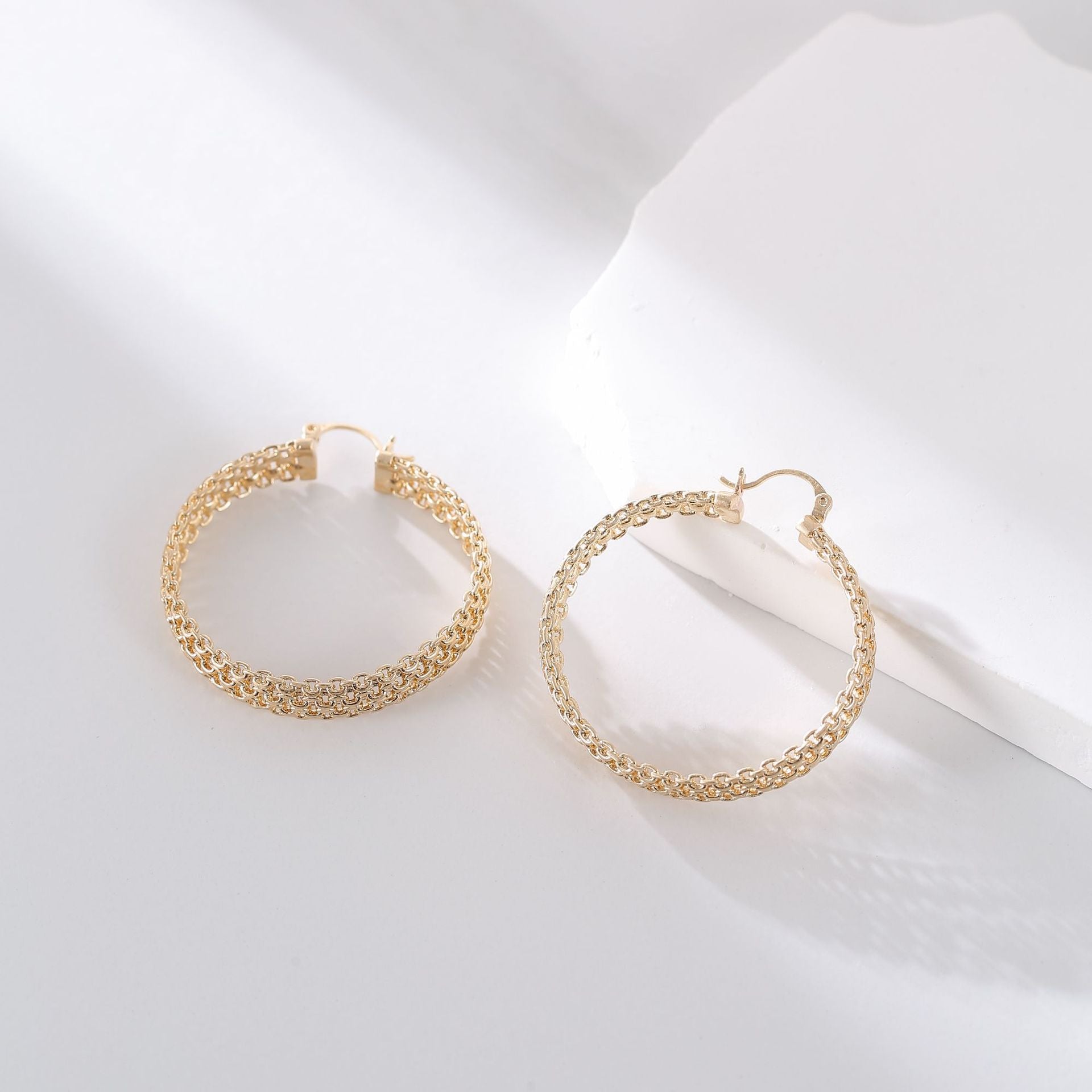 Wholesale Light Luxury Advanced Sense Metal Ear Ring Ear Buckle Earrings