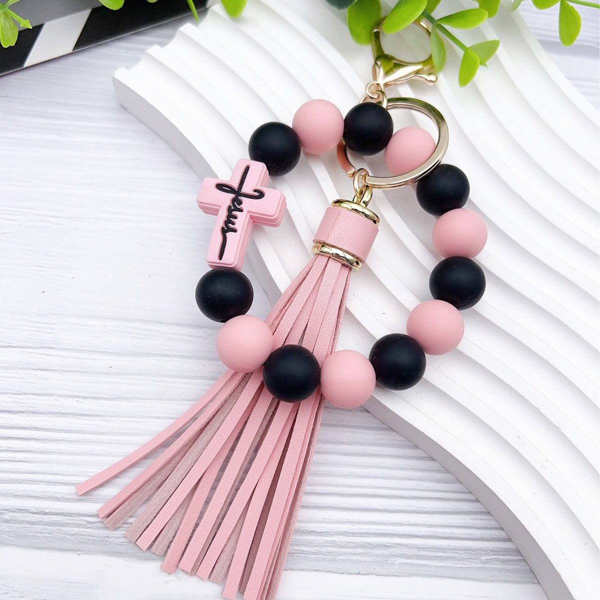 Wholesale Trendy Cross Bead Bracelet Keychain Silicone Wristband Bag Charm For Women