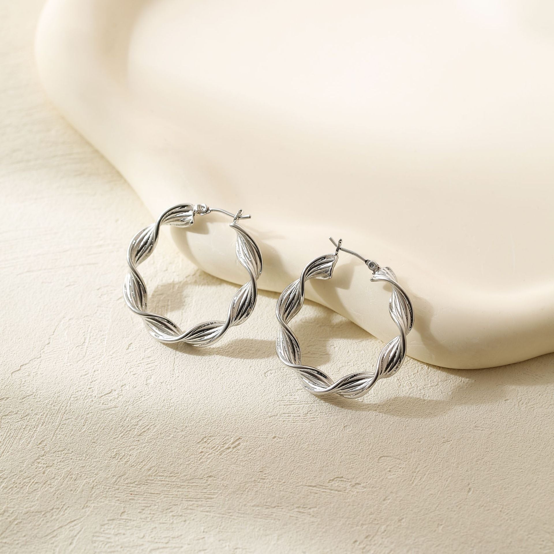 Wholesale  silver pigment hoop earrings hoop earrings