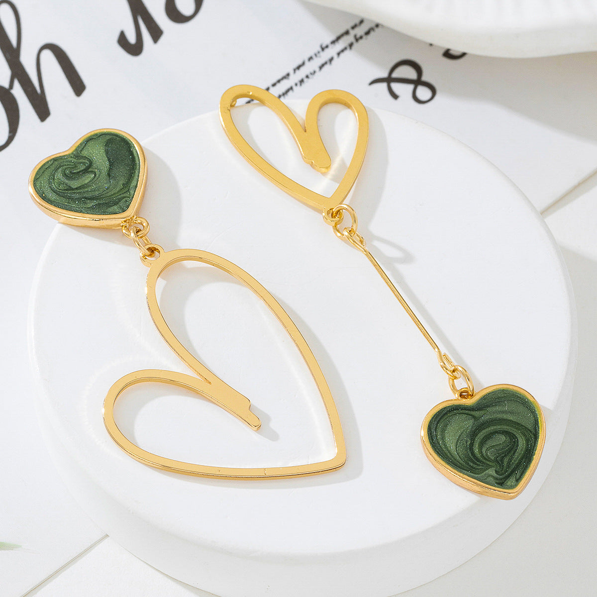 Wholesale Trendy Asymmetric Pink Heart Drop Earrings Alloy Electroplated Jewelry Accessory