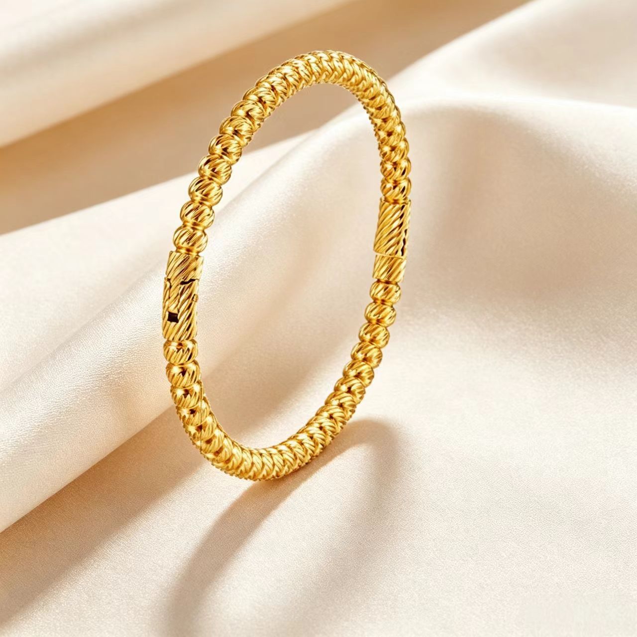 Wholesale Modern Minimalist Round Rhinestone Gold Plated Stainless Steel Bracelet
