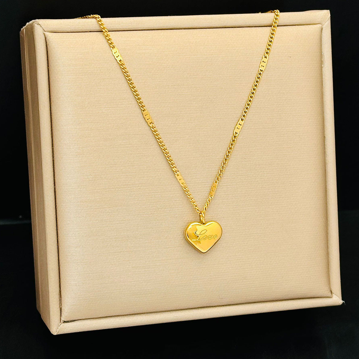 Wholesale  Love Necklace Clavicle Chain  Light Luxury Necklace