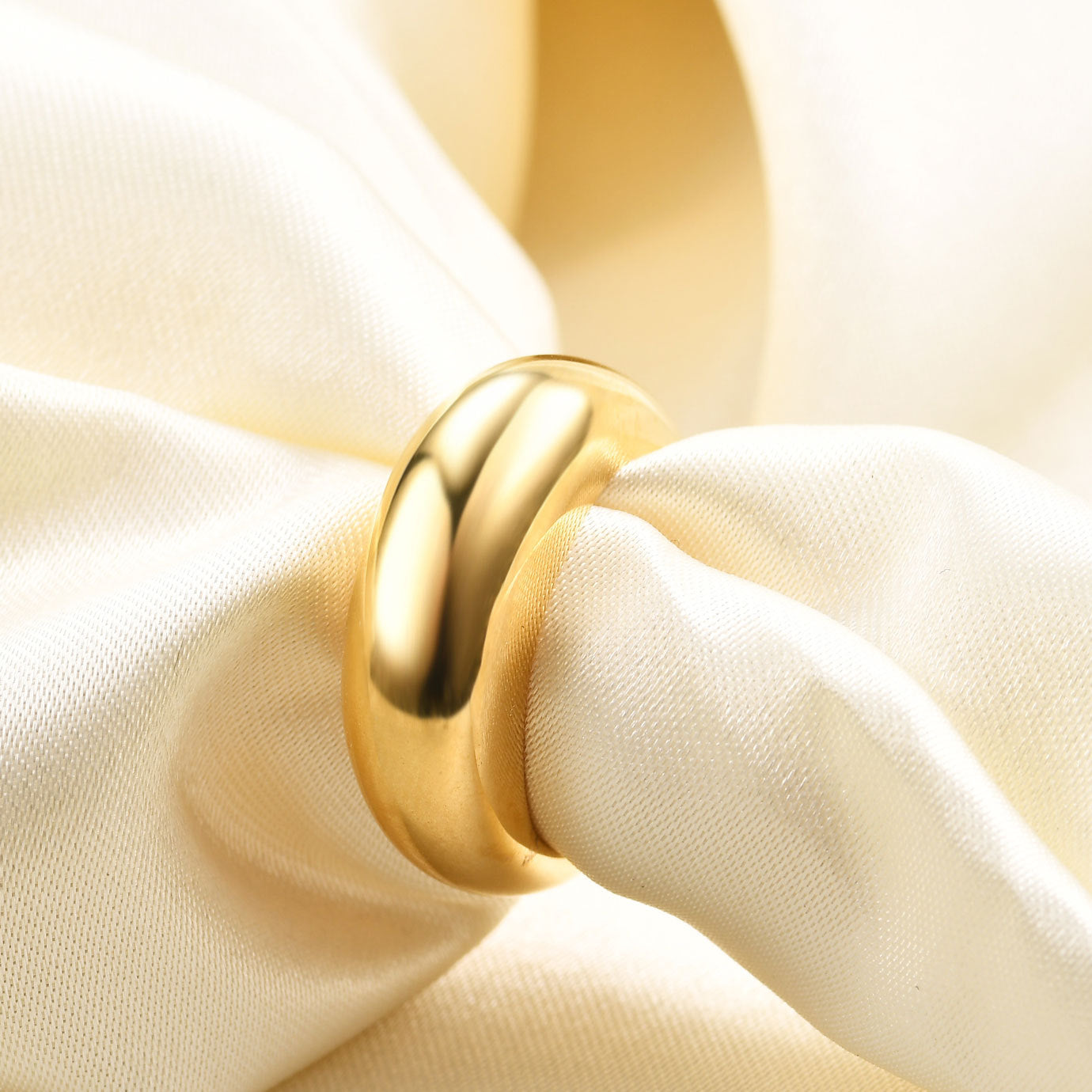 Wholesale  oval smooth round arc 18K gold  titanium steel ring