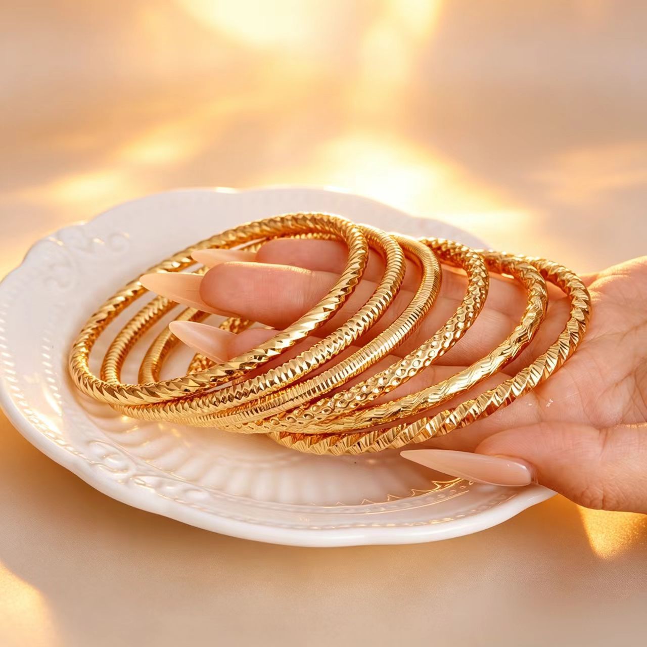 Wholesale European and American Style Hollow Bracelet Stainless Steel Gold Plated Boutique Resale Jewelry Accessory
