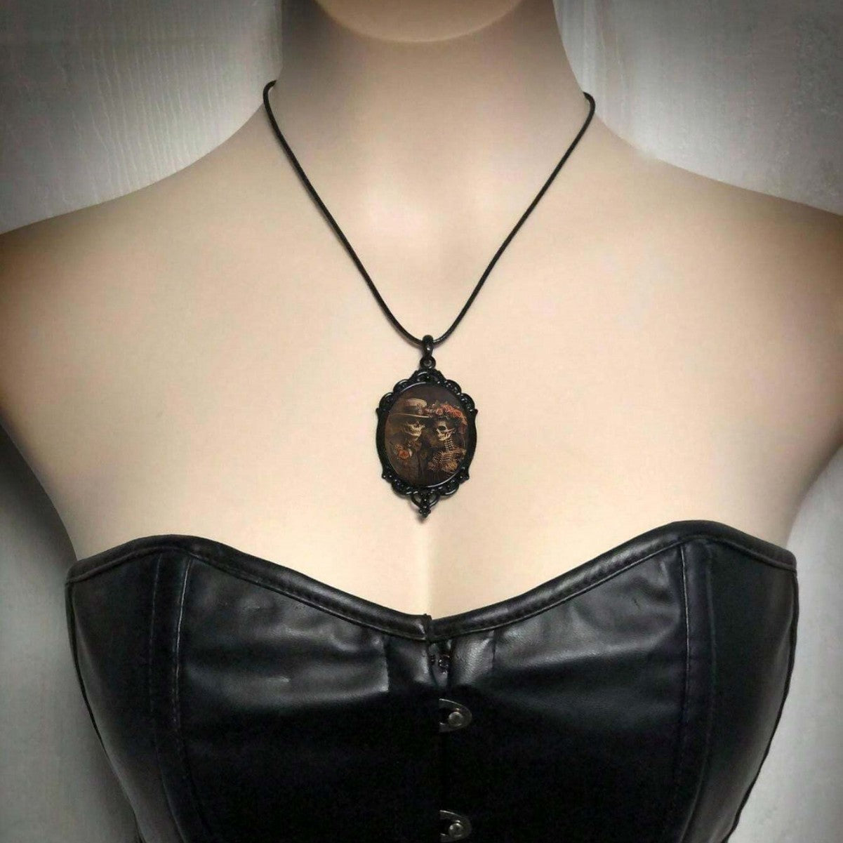 Wholesale Gothic Crow Skull Alloy Pendant Necklace Jewelry Accessory for Boutique Resale