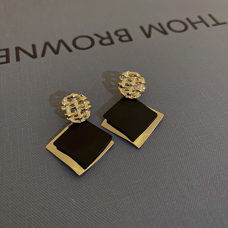 Wholesale Retro Black Alloy Ear Clips - Fashion Jewelry Accessory for Everyday Wear