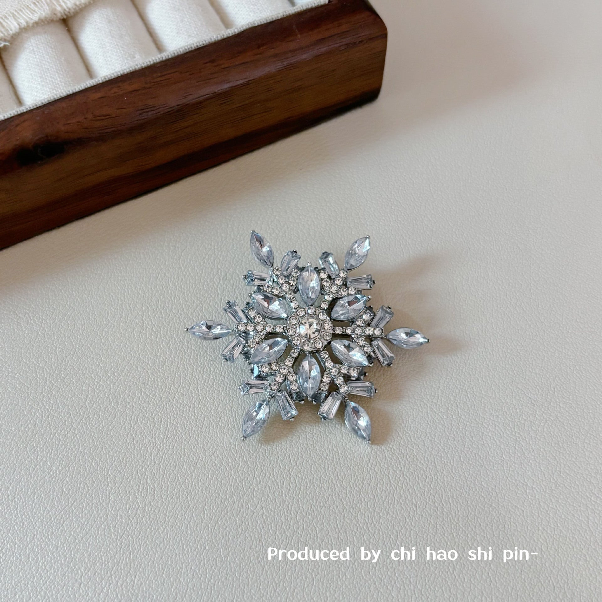 Wholesale Flash Snowflake Brooch