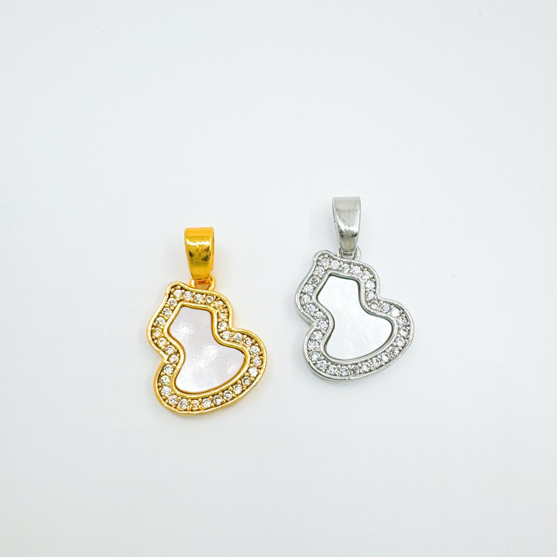 Wholesale Gold Plated Mother-of-Pearl Pendant Necklace Elegant Ins Style Women' s Layering Jewelry