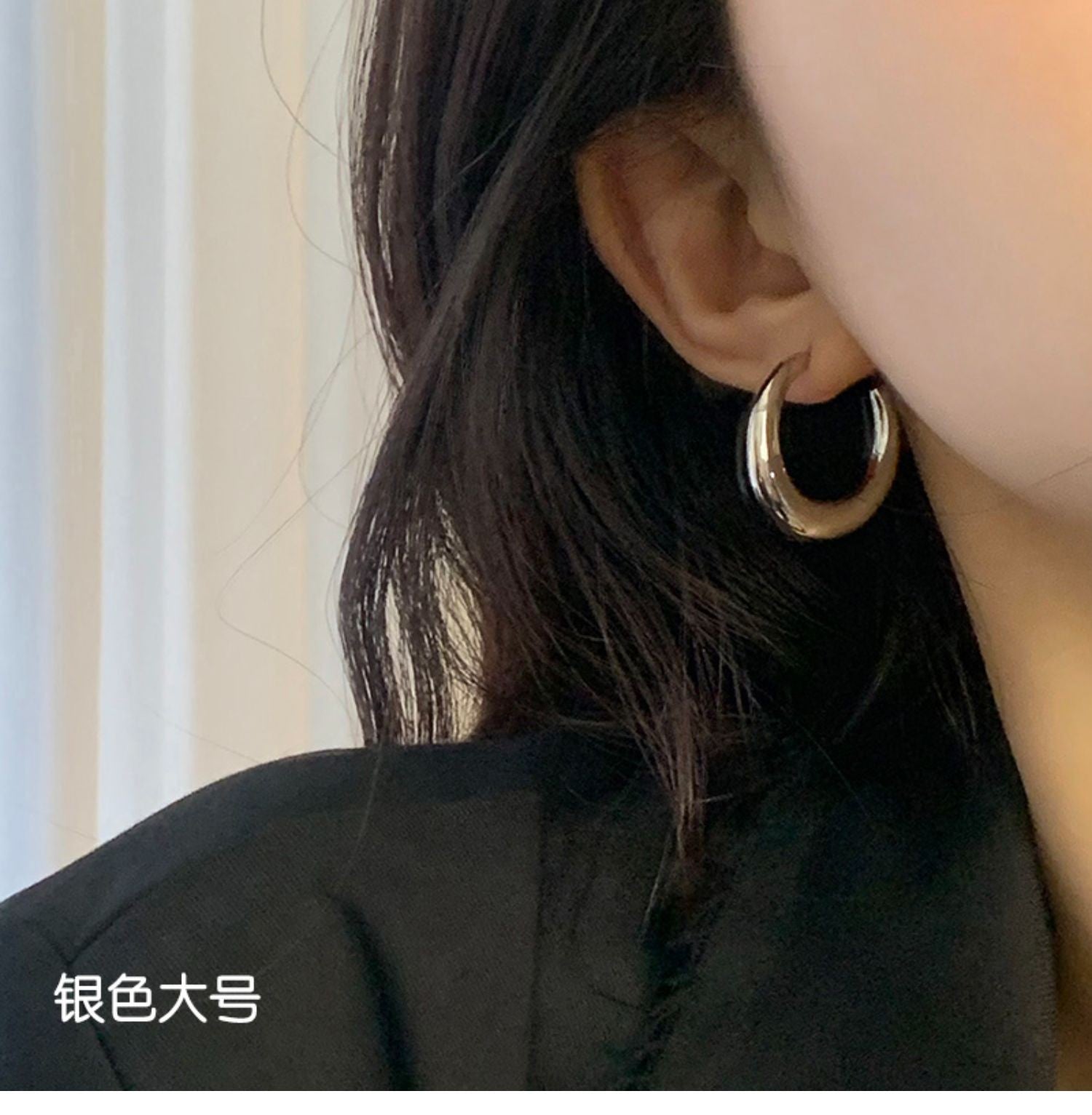 Wholesale Large Crescent Moon Metal Earrings Simple Elegant Women' s Jewelry Accessory