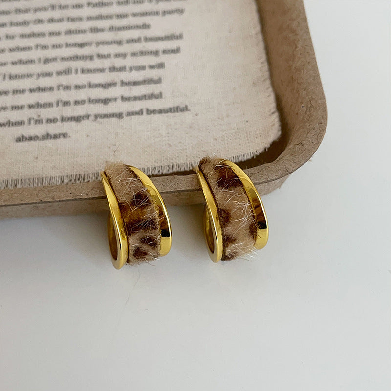 Wholesale Vintage Flocked Leopard Print C-Hoop Metal Earrings