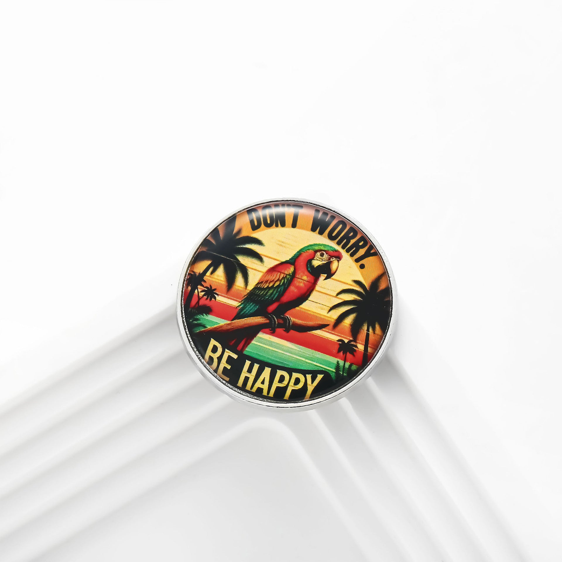 Wholesale Fashion parrot round alloy badge brooch