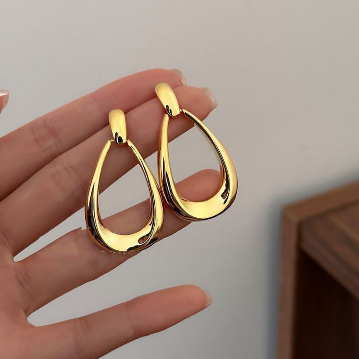 Wholesale Electroplated Metal Drop Earrings Korean Retro Style Gift Boutique Resale
