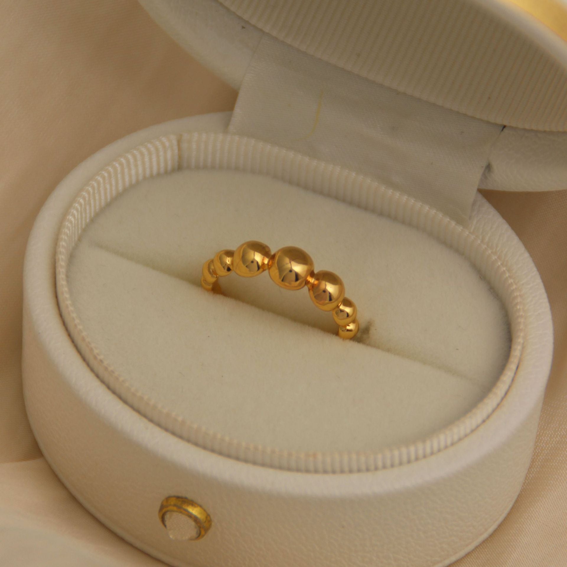 Großhandel ohne verblassende 18K -Titan -Stahlring