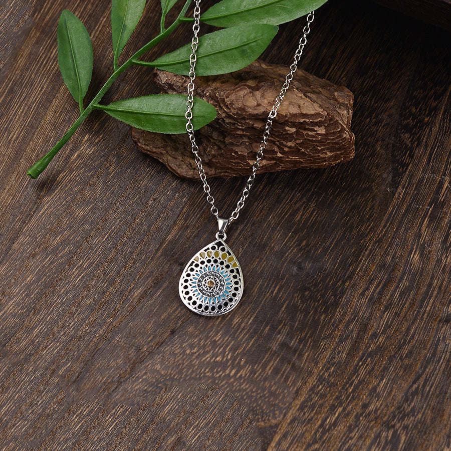 Wholesale Zinc Alloy Electroplated Retro Bohemian Carved Hollow Earrings and Necklace Set for Boutique Resale