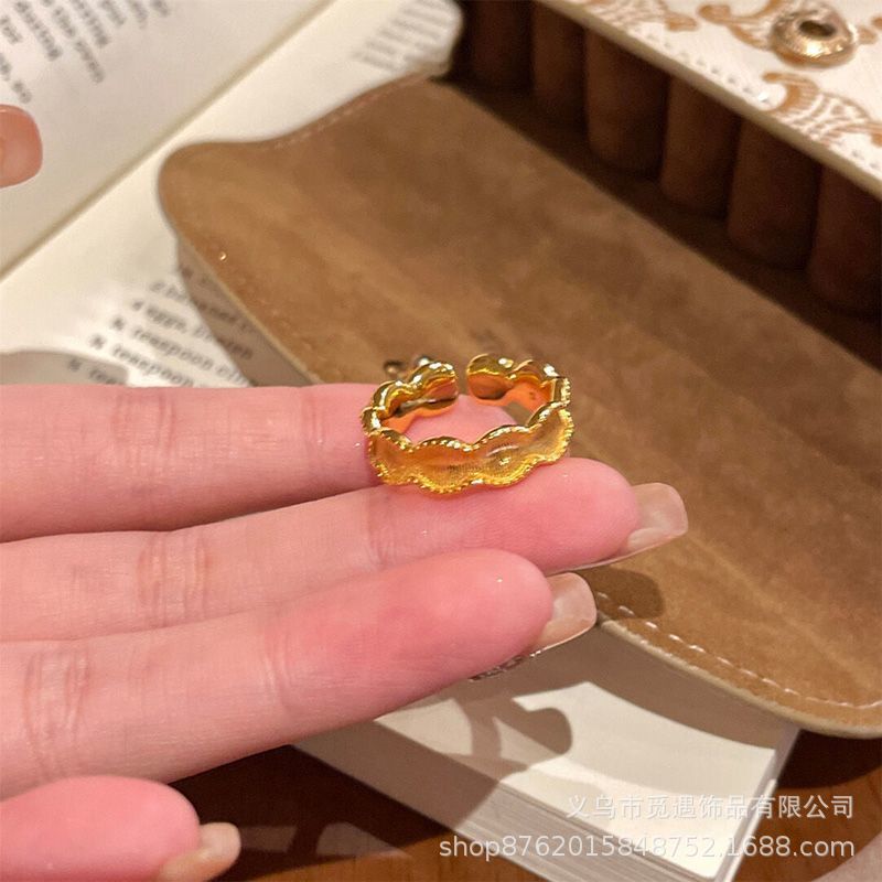 Wholesale Vintage Gold Brushed Lace Ring Adjustable Alloy Retro Style Fashion Accessory for Resale