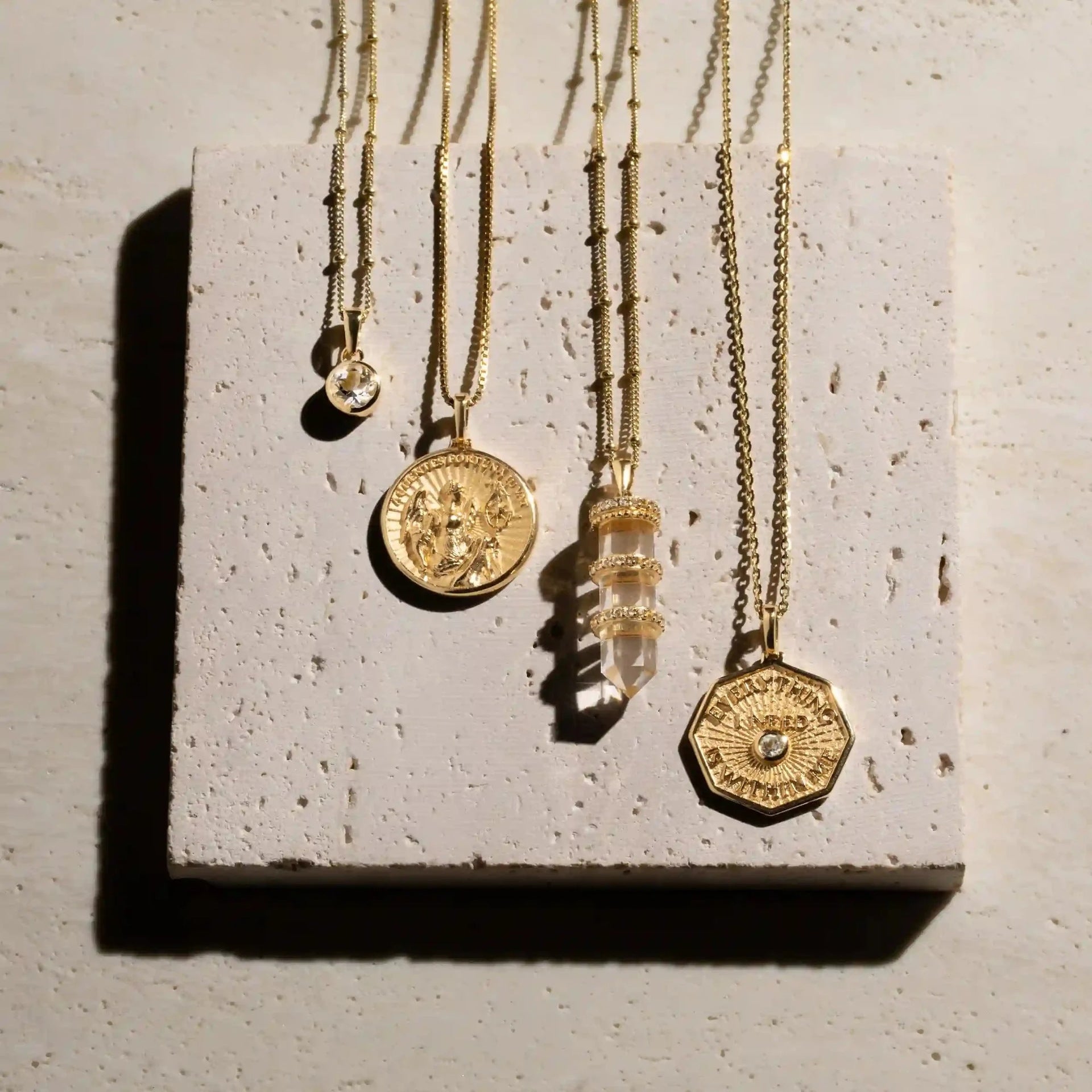 Wholesale Personalized retro exaggerated portrait snake pendant creative round heart pendant