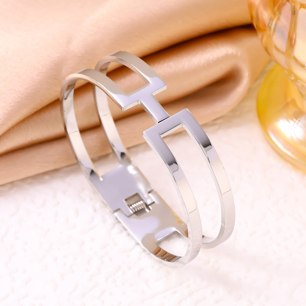 Wholesale Fashionable Simple Exaggerated Letter H Titanium Steel Bracelet Accessible Luxury