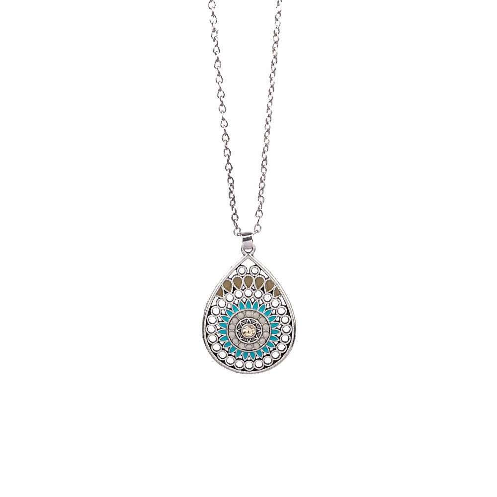 Wholesale Zinc Alloy Electroplated Retro Bohemian Carved Hollow Earrings and Necklace Set for Boutique Resale