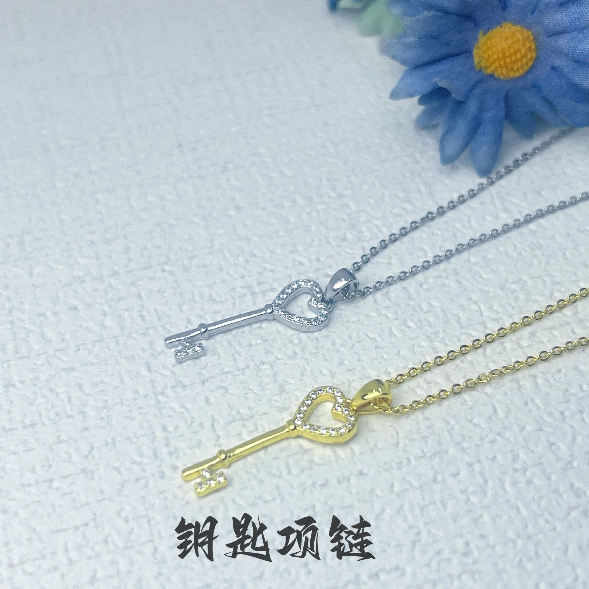 Wholesale Chic Heart Shaped Key Collarbone Necklace Gold Tone Rhinestone Pendant Jewelry For Women Gift
