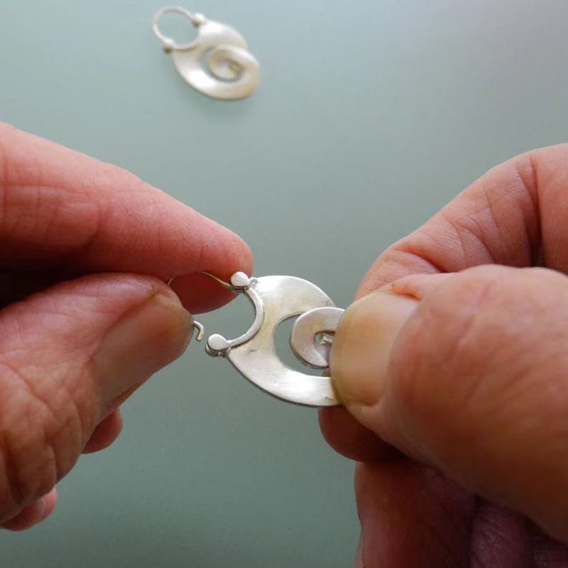 Wholesale  Metal Earrings Ancient Silver Cutout Spiral U-Shaped Ear Hook Earrings