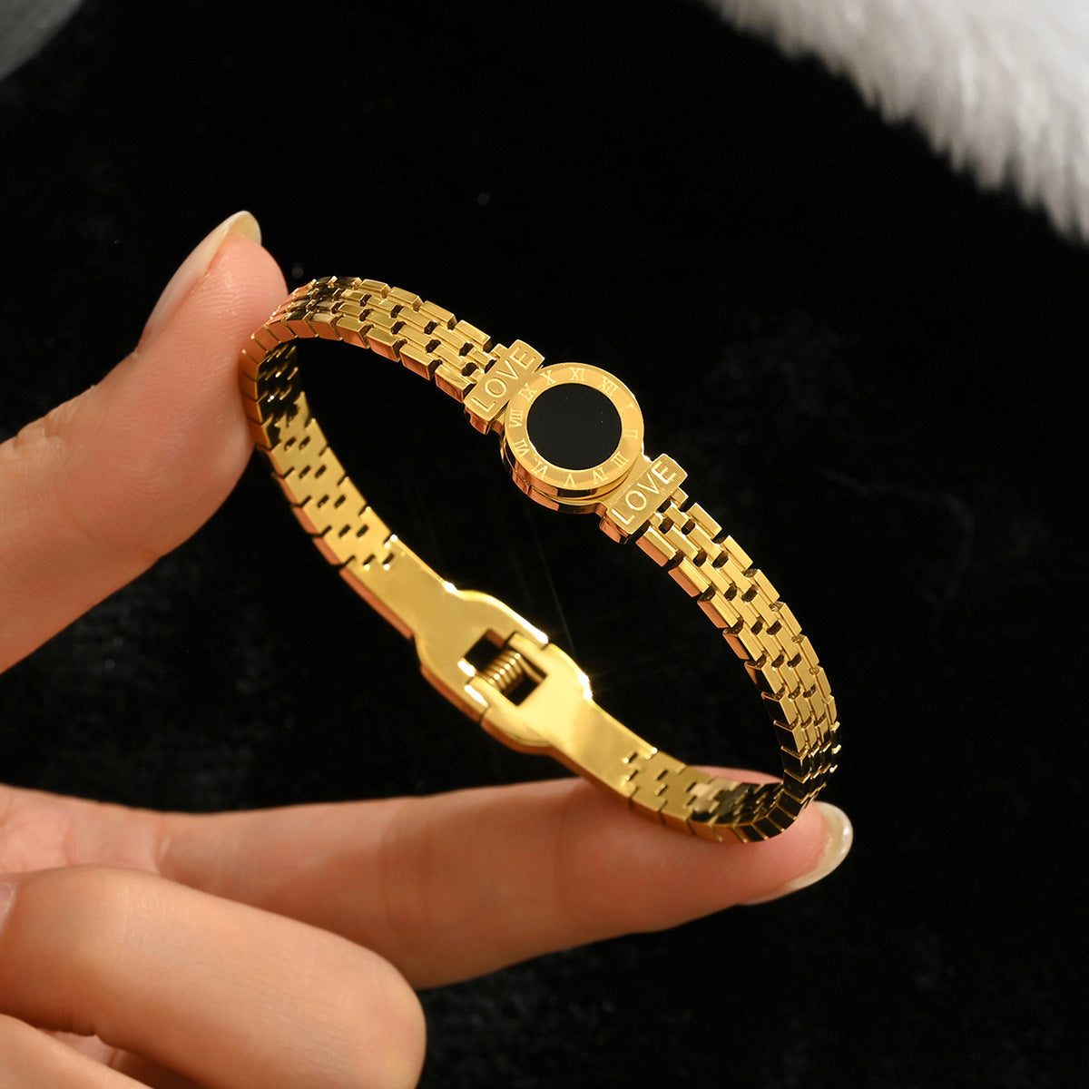 Wholesale Titanium Steel Gold Electroplated Studded Bracelet Set Fashion Jewelry Accessory