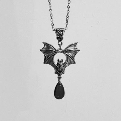 Wholesale Electroplated Alloy Gothic Victorian Bat Wing Pendant Necklace with Red Gem Fashion Accessory Gift