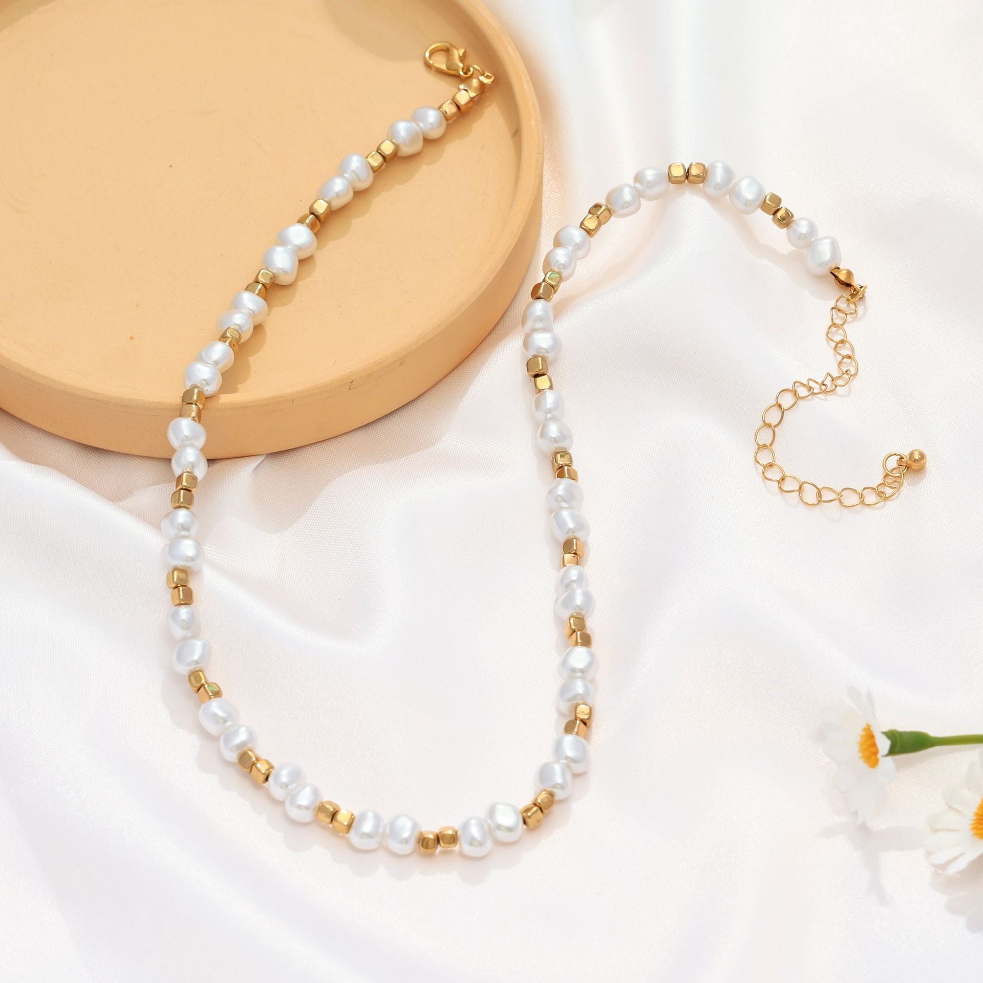 Wholesale  Exaggerated  Asymmetrical  Pearl Women' s Necklace