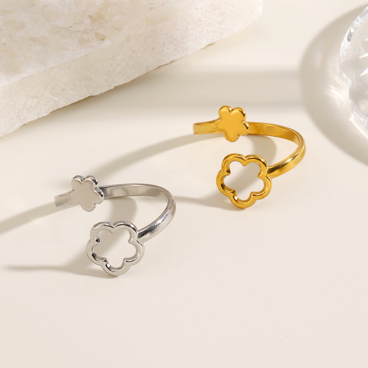 Wholesale Minimalist Hollow Flower Stainless Steel Ring,  Electroplated,  Fashion Accessory