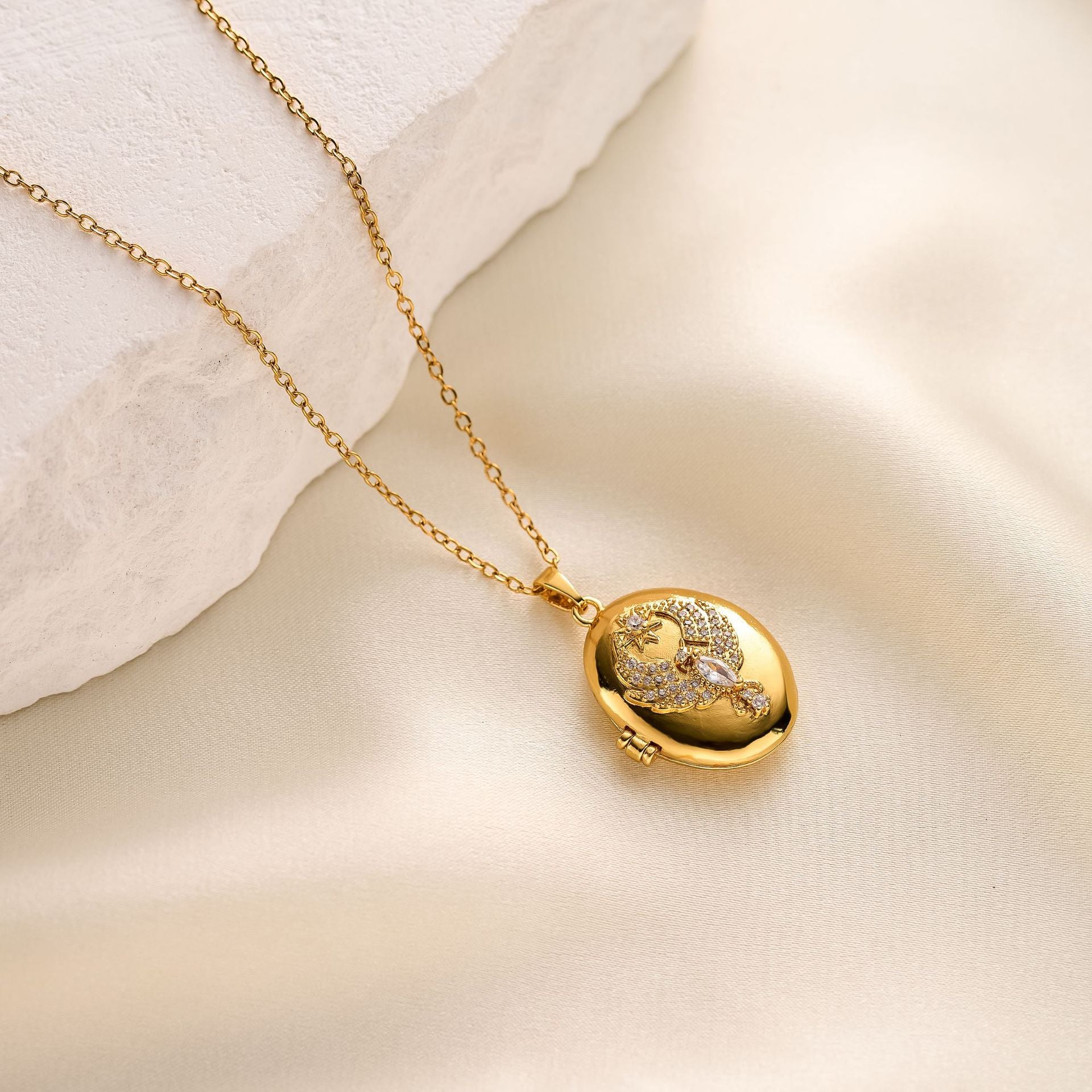 Wholesale Titanium Steel Oil-drip Photo Album Box with Opening and Closing Pocket Watch Style Necklace
