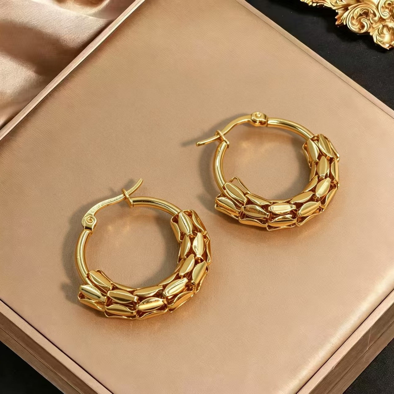 Wholesale Stainless Steel Electroplated Mesh Wrapped Circle Earrings Retro Chinese Style Boutique Jewelry Accessory