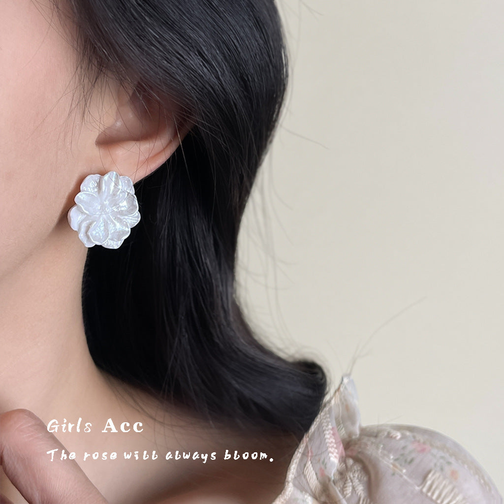 Wholesale White Camellia Heart Shape Flower Earrings for Party Wear Fashion Accessory