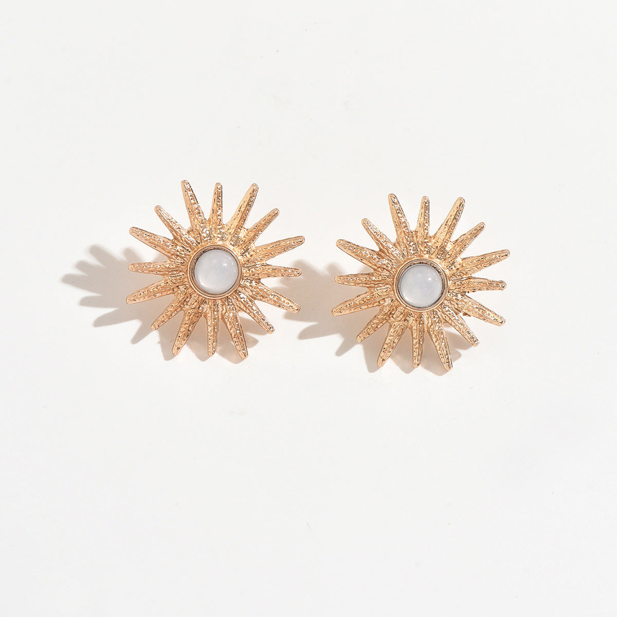 Wholesale Electroplated Zinc Alloy Flower Sun Moon Faux Pearl Earrings Vintage Style Jewelry Accessory for Resale