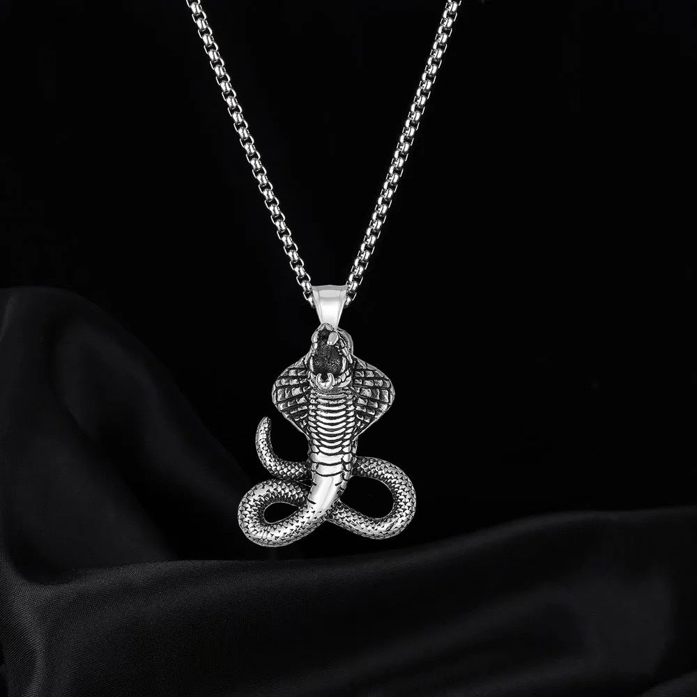 Wholesale Retro Cobra Pendant Necklace Zinc Alloy Punk Rock Fashion Accessory for Men and Women