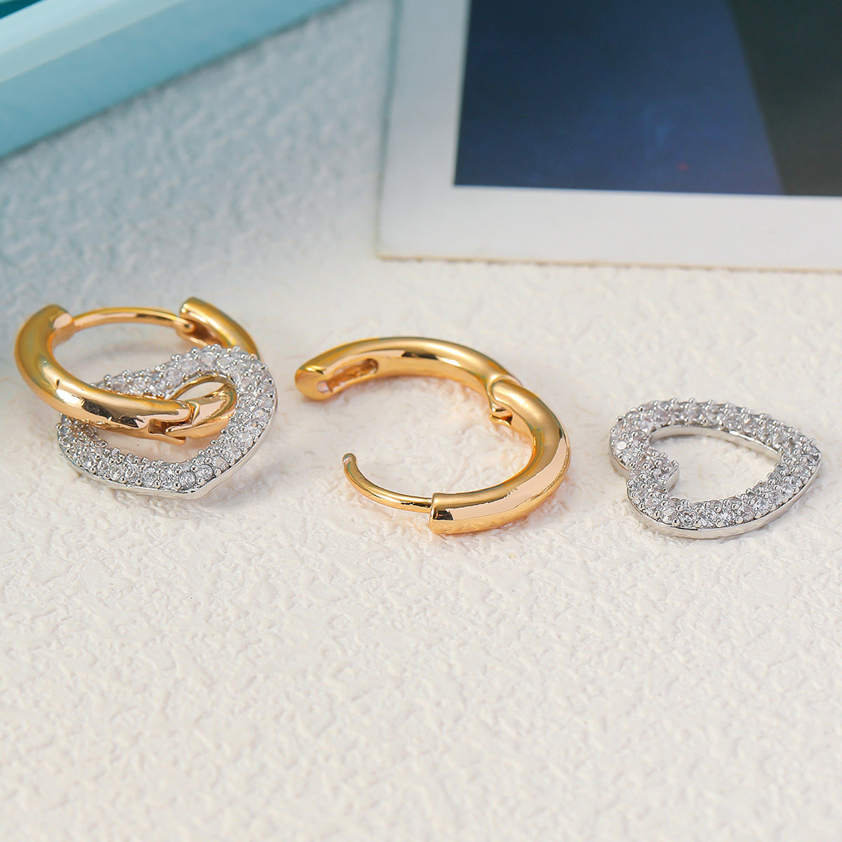 Wholesale Heart-filled Zirconium Electroplated 18K Gold Valentine's Day Ring