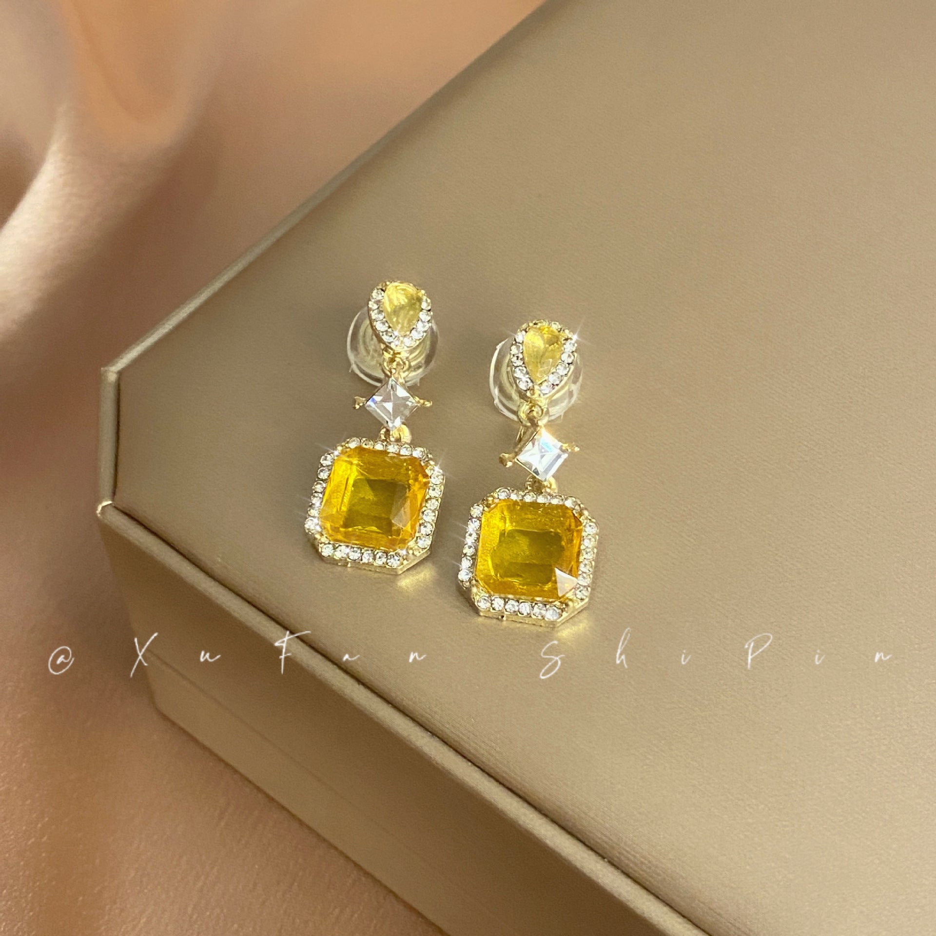 Wholesale Light Luxury Champagne Golden Crystal Geometric Ear Clip Earrings