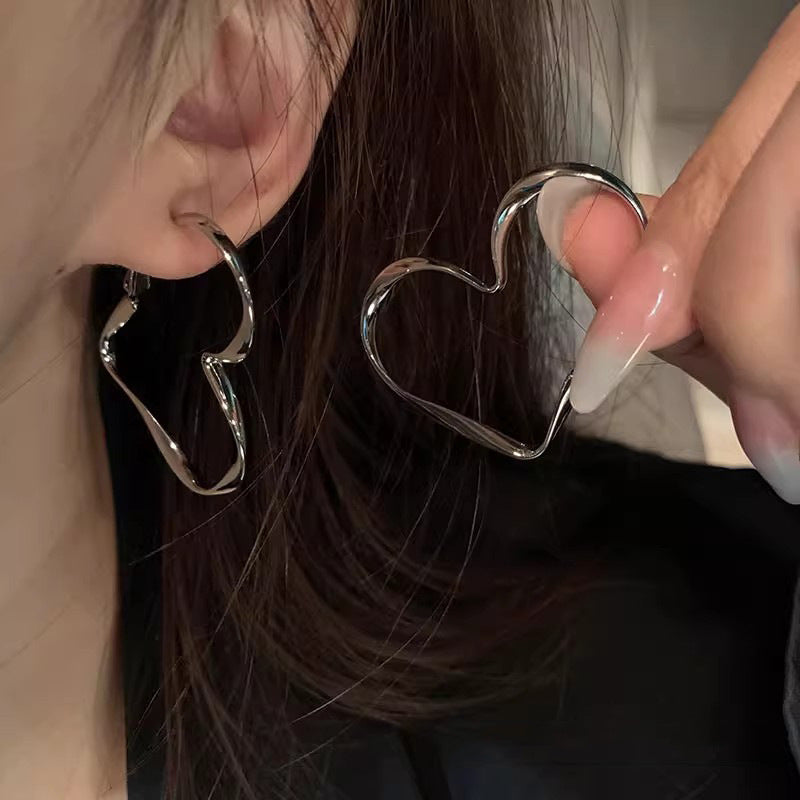 Wholesale Simple and Luxurious Heart-shaped Pearl Earrings