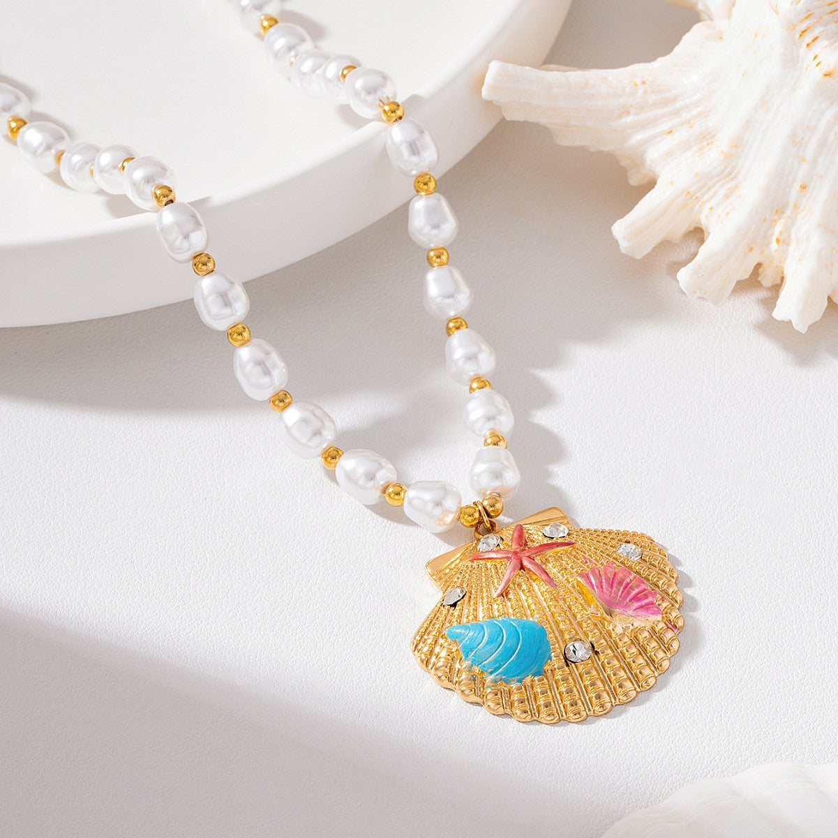 Wholesale Ocean Beach Style Imitation Pearl Necklace Colorful Starfish Scallop Pendant Fashion Jewelry Accessory For Resale