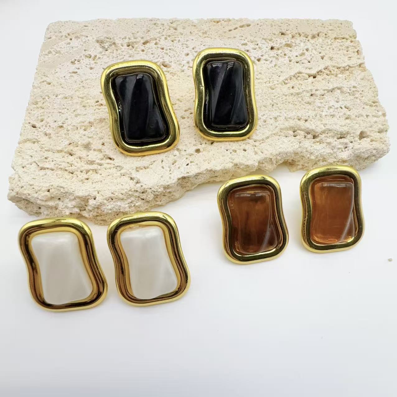 Wholesale Retro Irregular Design Earrings,  Electroplated Resin,  Party Jewelry Accessory