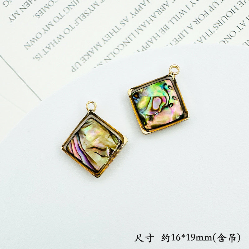 Wholesale Trendy Geometric Shell Pendant Copper Electroplated DIY Jewelry Accessory For Layering Necklaces Boutique Resale