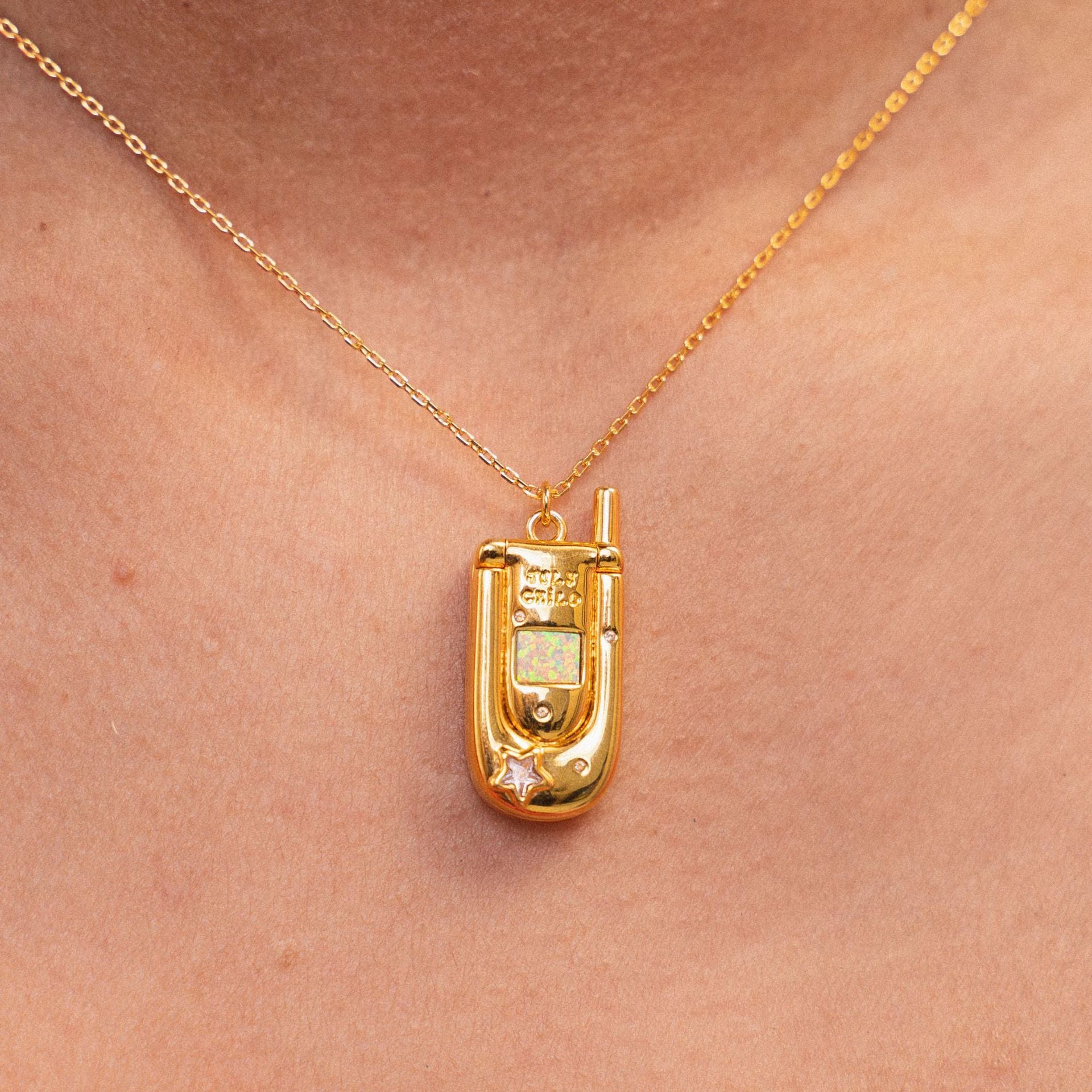 Wholesale retro nostalgic fairy tale openable photo album photo frame envelope small box mobile phone necklace