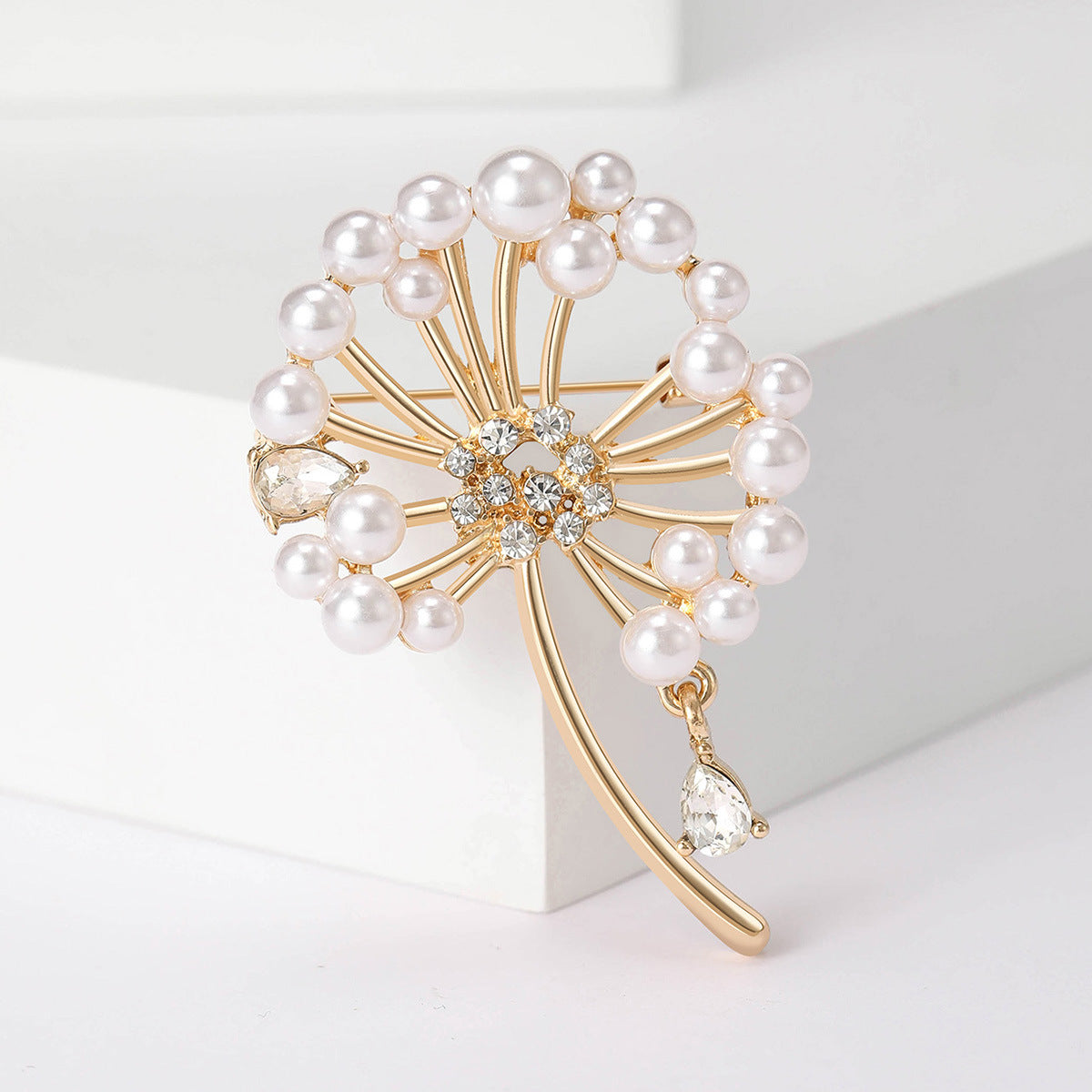 Wholesale Chic Dandelion Pearl Flower Brooch Alloy Pin For Women Casual Shawl Clasp Fashion Accessory