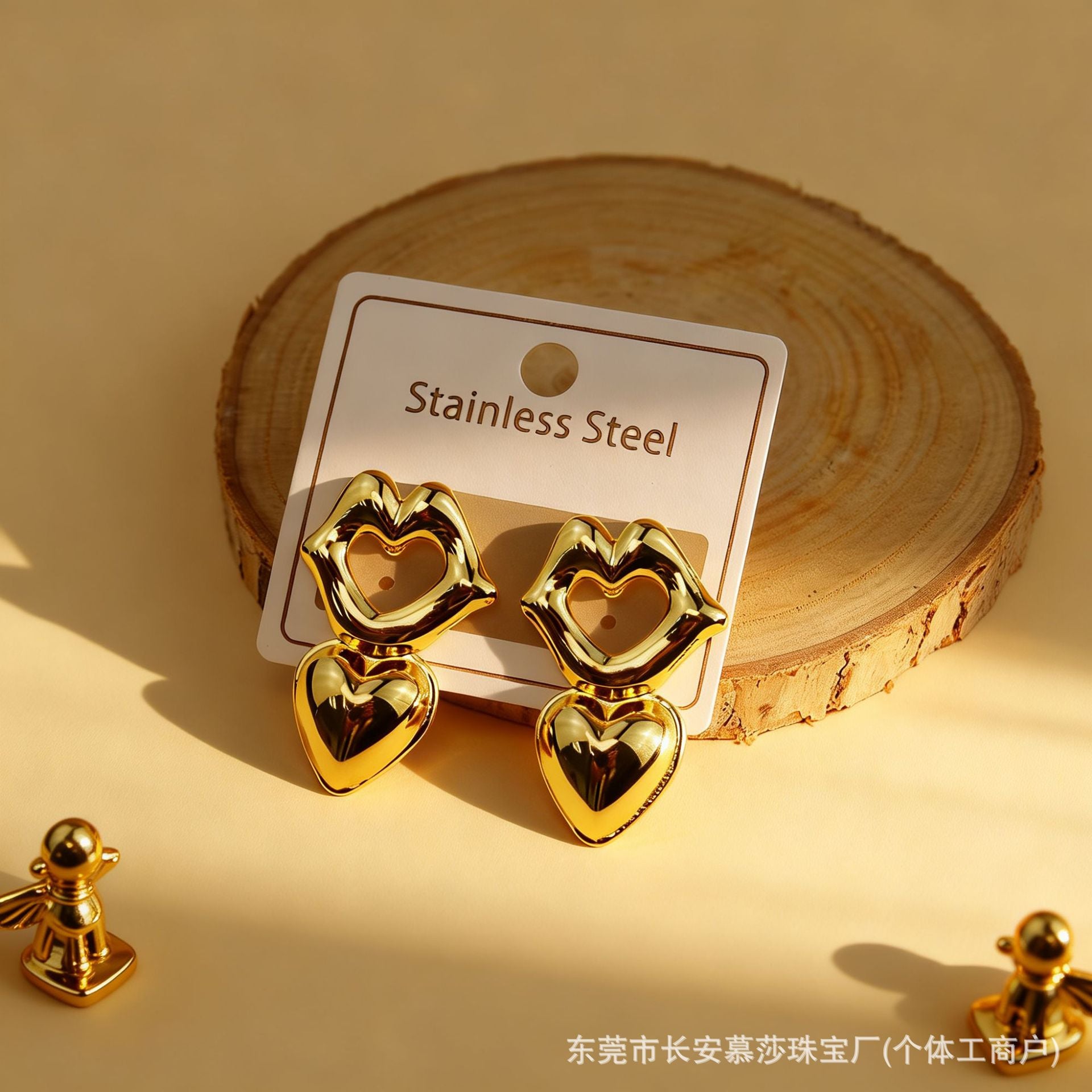 Wholesale Modern Heart Shape Stainless Steel Earrings Trendy Golden Electroplated Earrings for Women Party Wear Jewelry Accessory