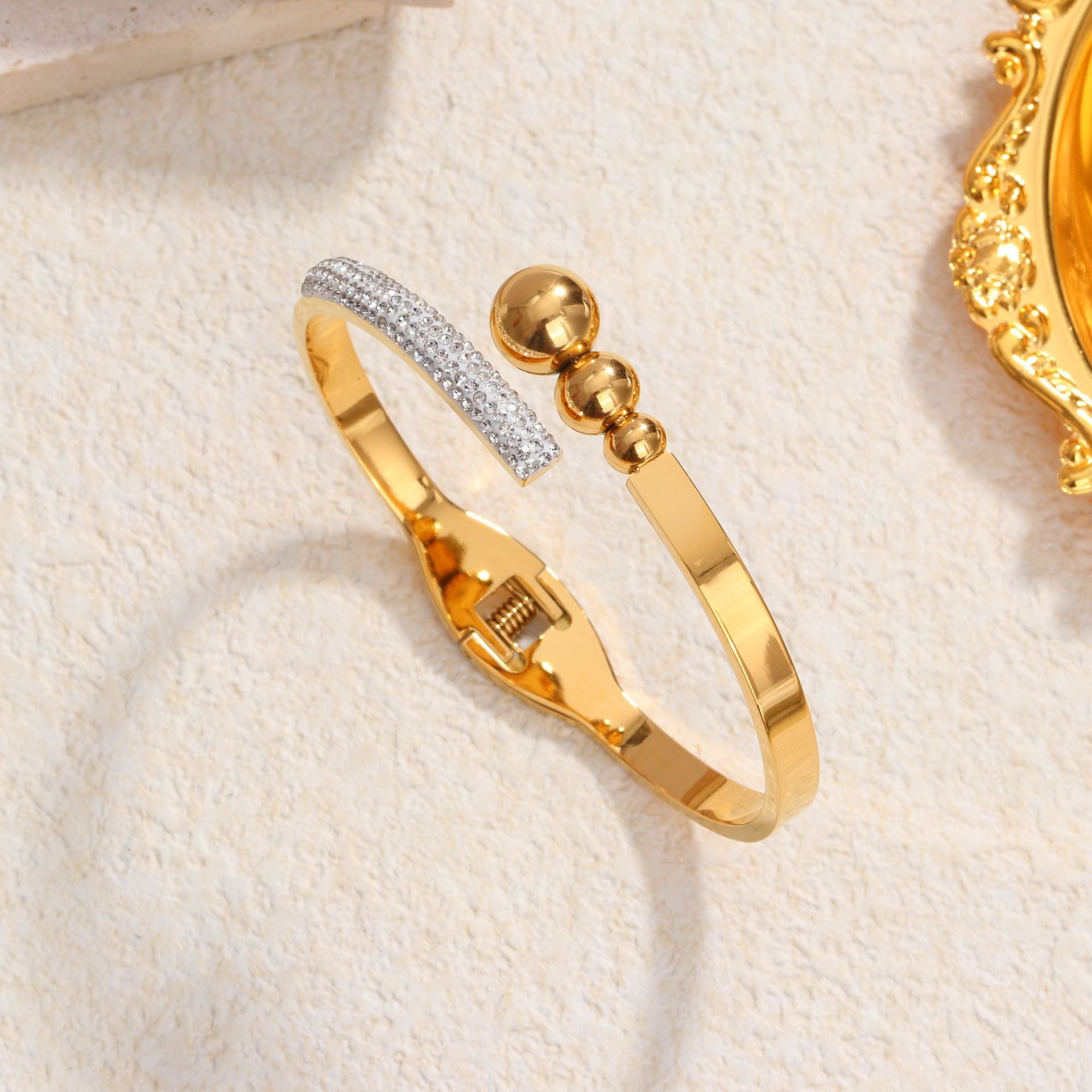 Wholesale Stainless Steel Jewelry Titanium Steel Gold Bracelet Versatile Accessories Light Luxury Women' s Exquisite Jewelry