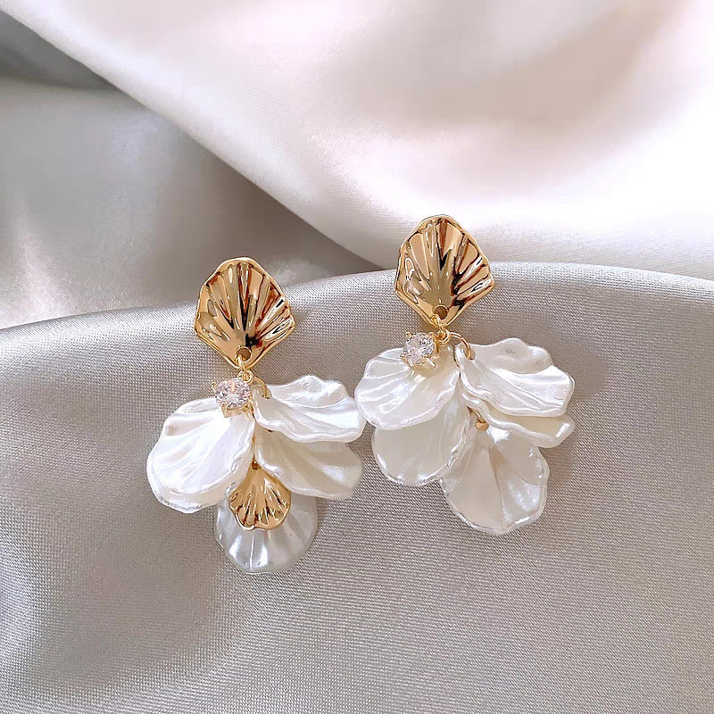 Wholesale European and American Light Luxury Shell Flower Earrings 925 Silver Needle High-grade Earrings Ins Niche Design Elegant Retro Earrings