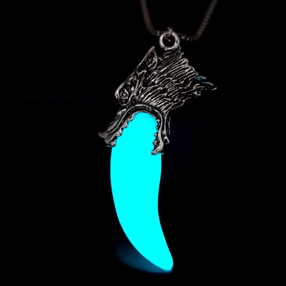 Wholesale Luminous large wolf tooth vintage inlaid wolf head men' s pendant