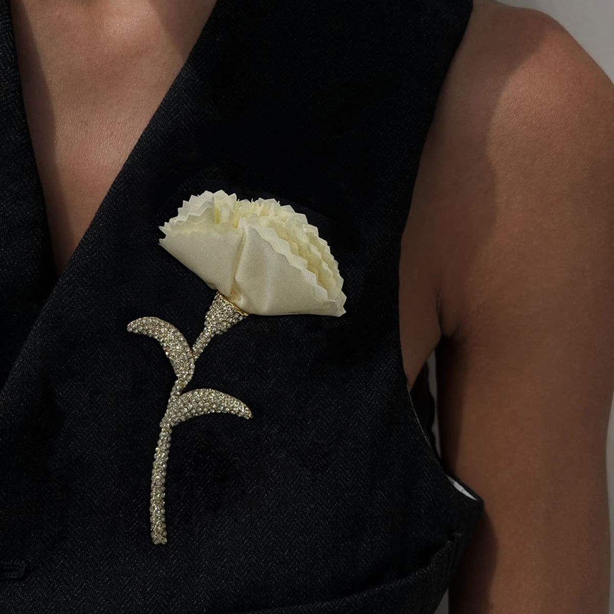 Wholesale  Retro Exaggerated  Rhinestone Fabric Flower Brooch