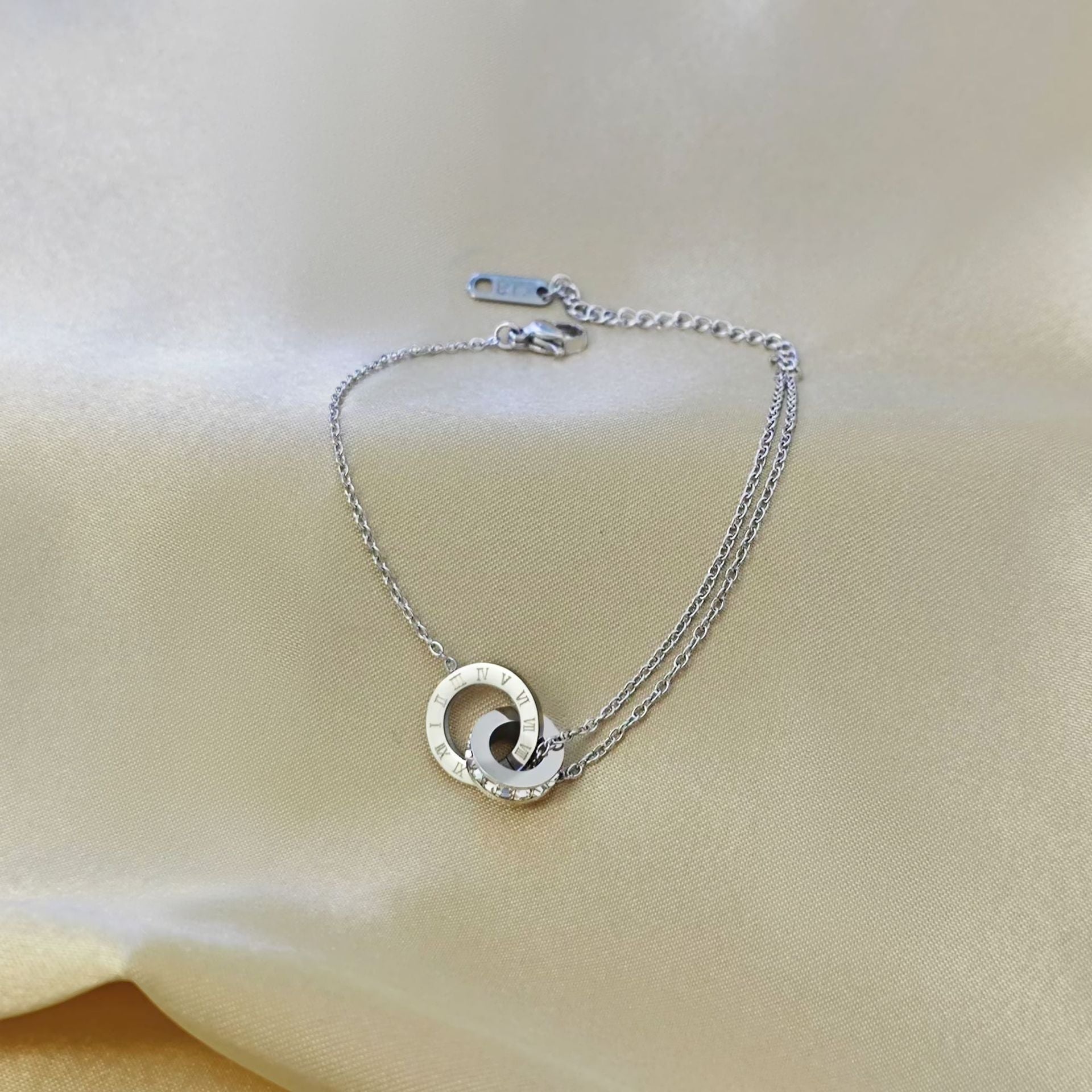 Wholesale Titanium Steel Roman Character Interlocking Bracelet - Fashion Jewelry Accessory Gift