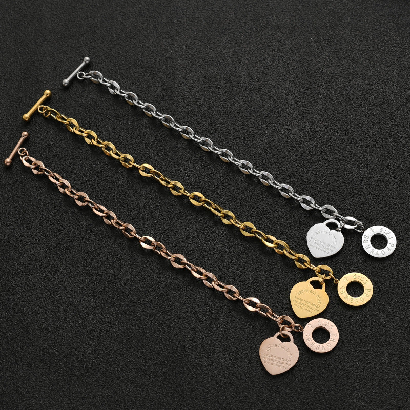 Bracciale con lettera inglese a forma di cuore in titanio otbuckle all'ingrosso