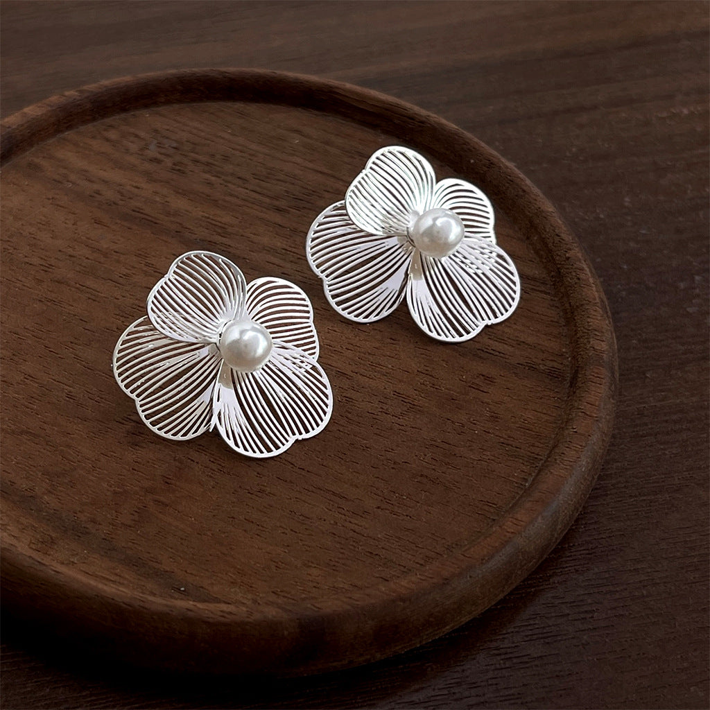 Wholesale White Camellia Heart Shape Flower Earrings for Party Wear Fashion Accessory